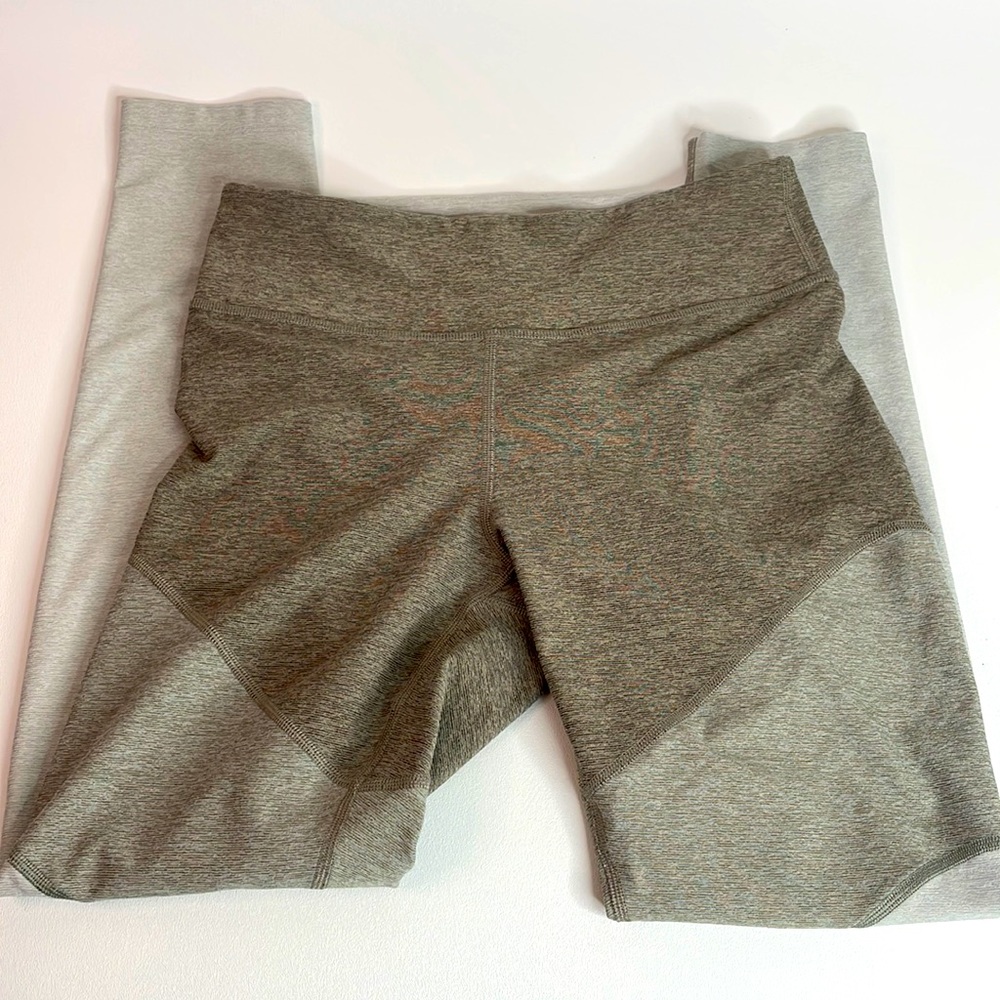 Outdoor voices colorblock 7/8 Leggings size Medium